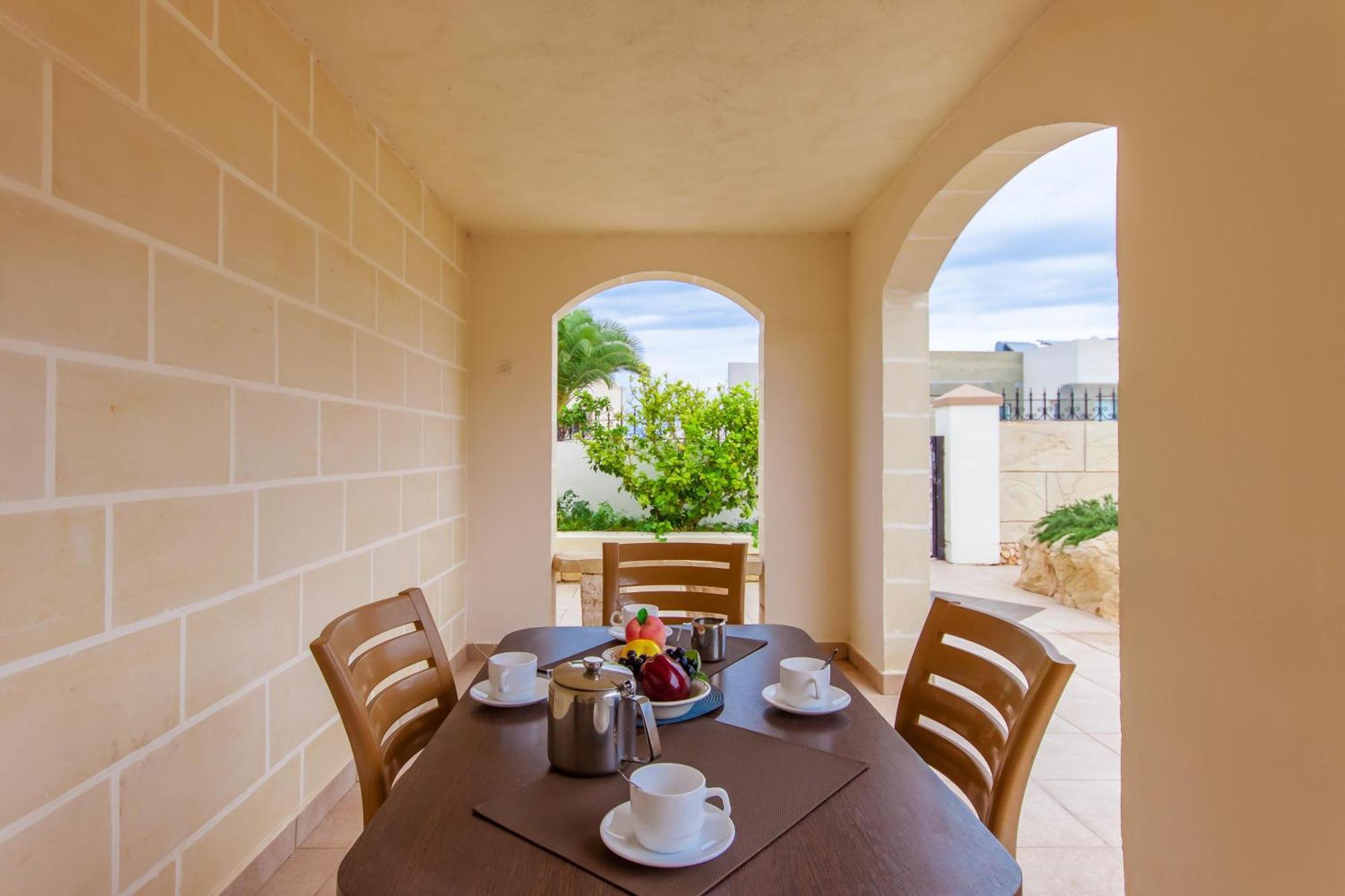 Villa & Pool Apartments In Mellieha Bay Kültér fotó