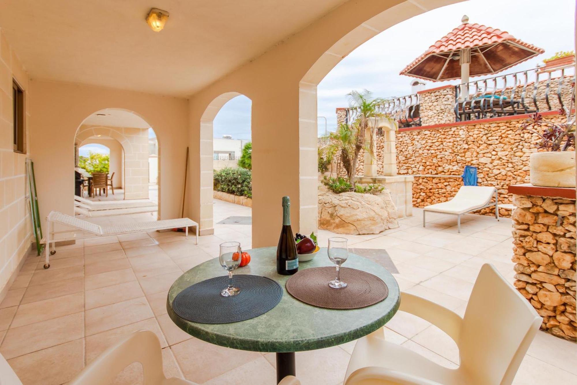 Villa & Pool Apartments In Mellieha Bay Kültér fotó