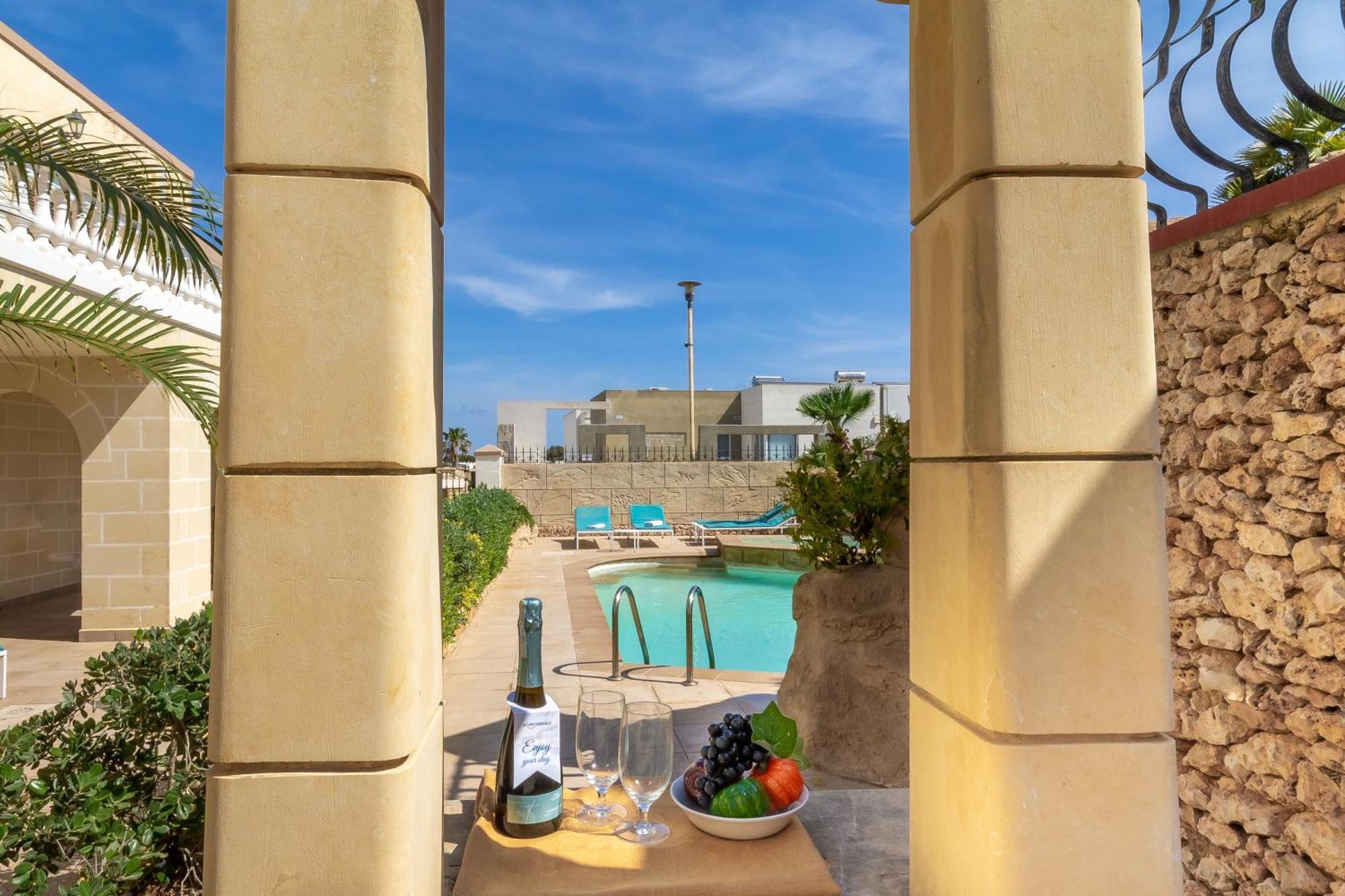 Villa & Pool Apartments In Mellieha Bay Kültér fotó