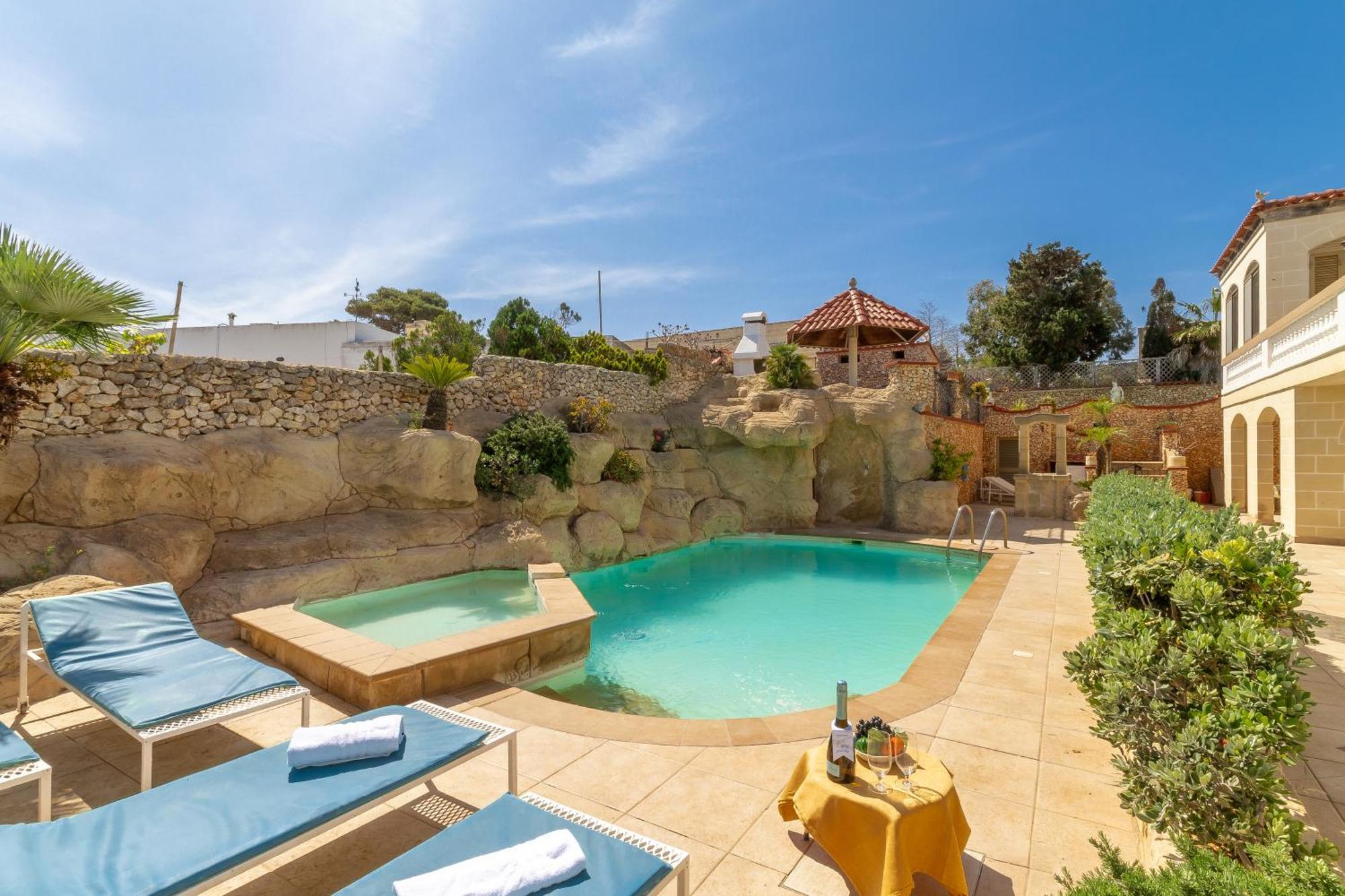 Villa & Pool Apartments In Mellieha Bay Kültér fotó